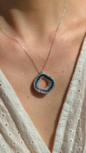 Pendentif Étoile d'Argent: Mosaïque de Nuit