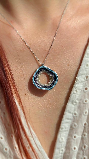 Pendentif Étoile d'Argent: Mosaïque de Nuit