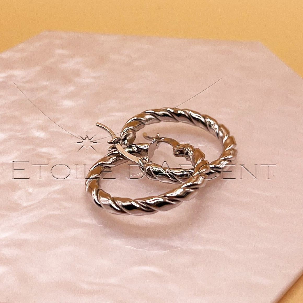 Artisanat d'Exception: Créoles Torsadées en Argent 925