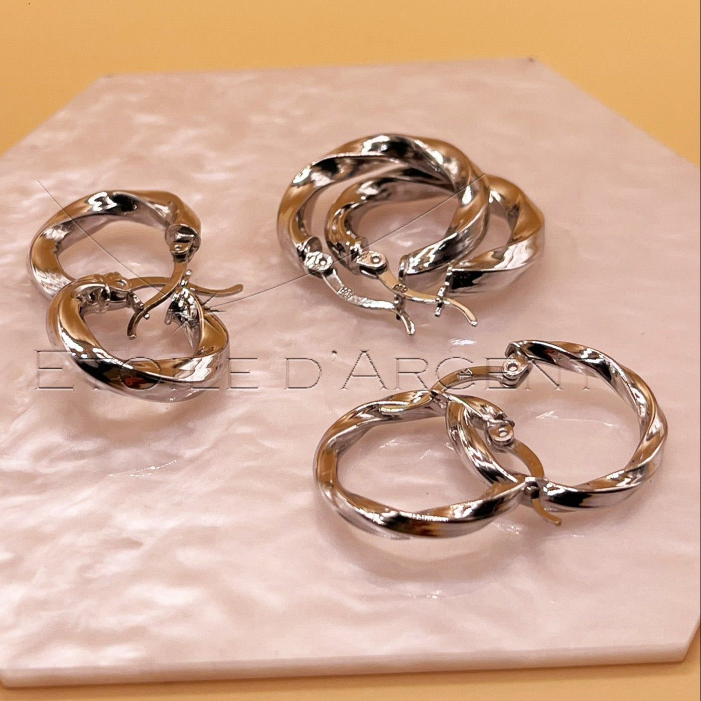 Créoles Torsadées en Argent 925: Un Design Intemporel