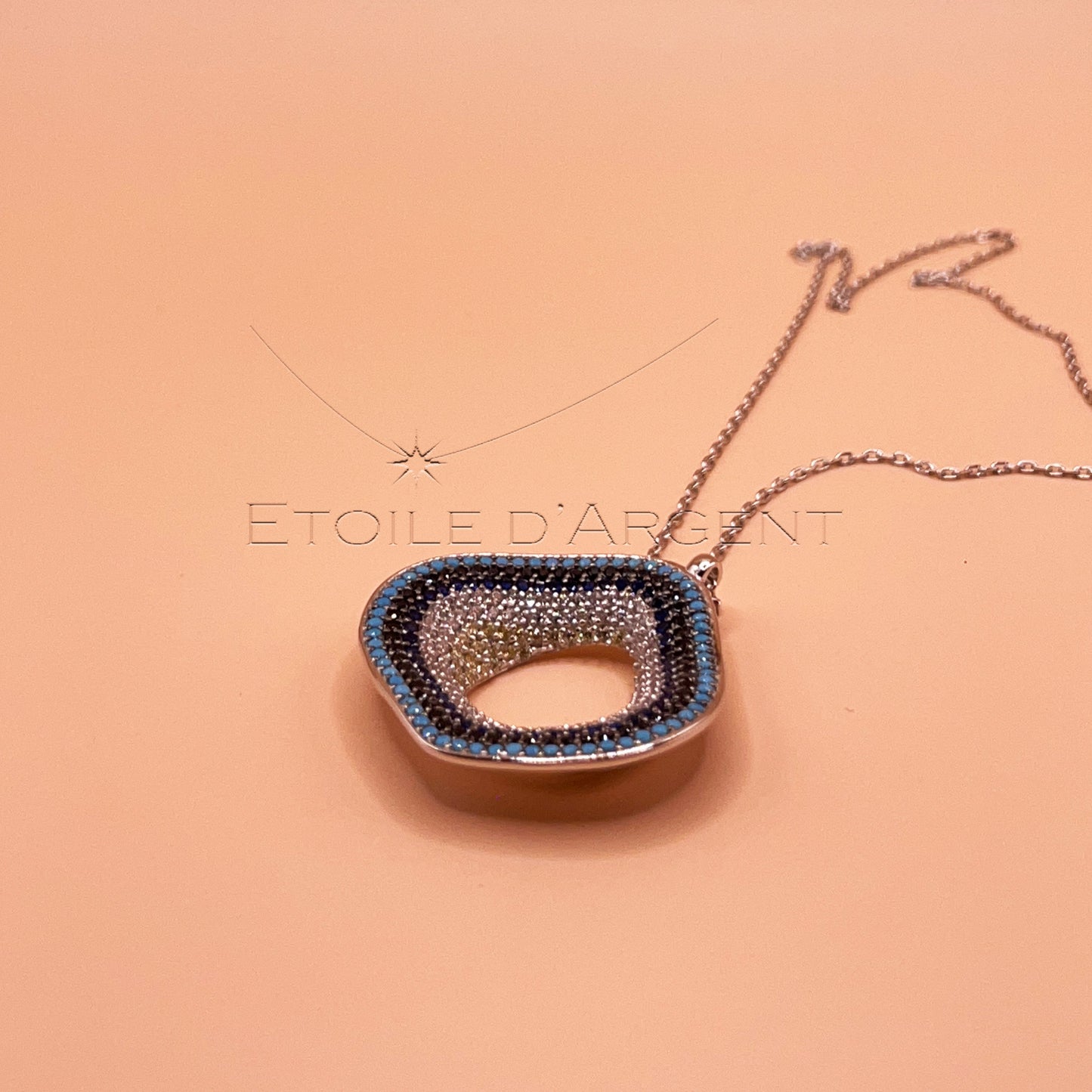 Pendentif Étoile d'Argent: Mosaïque de Nuit