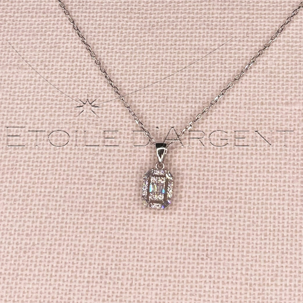 Pendentif Étoile d'Argent: Baguette Lumineuse