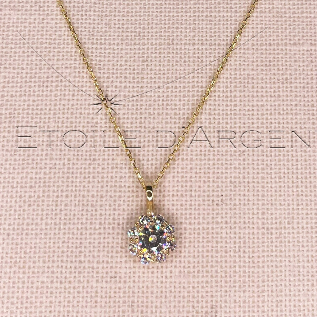 Collier Étoile d'Argent: Pierre Blanche Étincelante