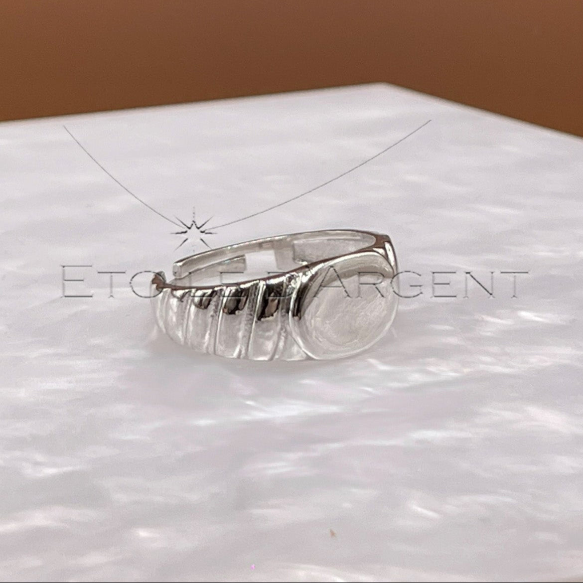 Bague en argent sterling élégante avec un design sculpté