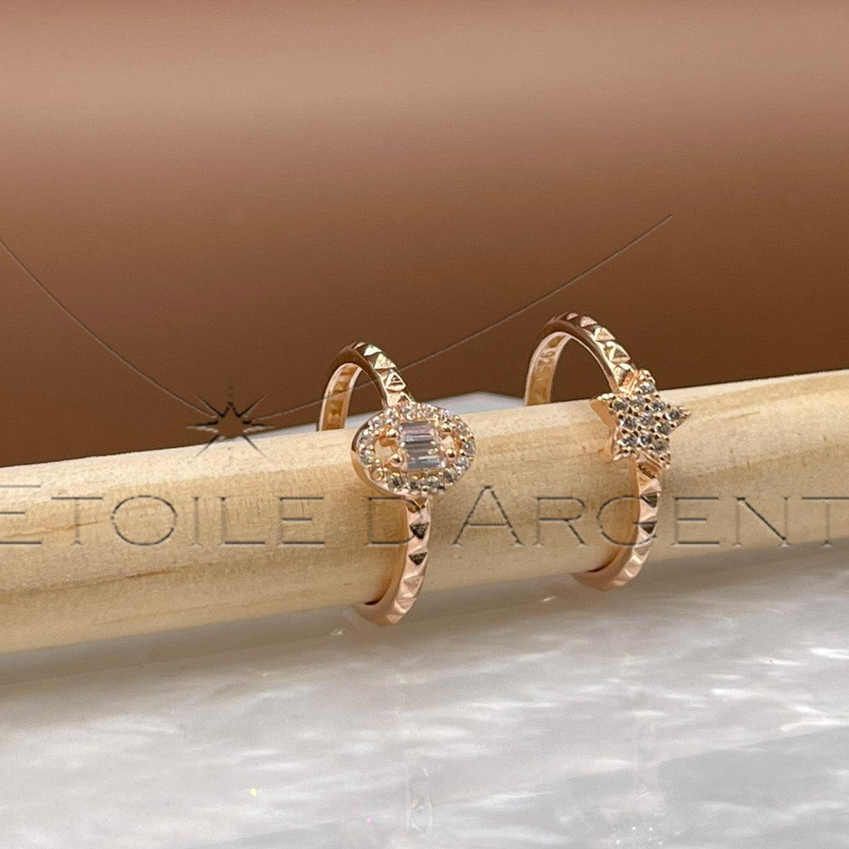 Bague Élégante en Or Rose avec Centre en Cristal