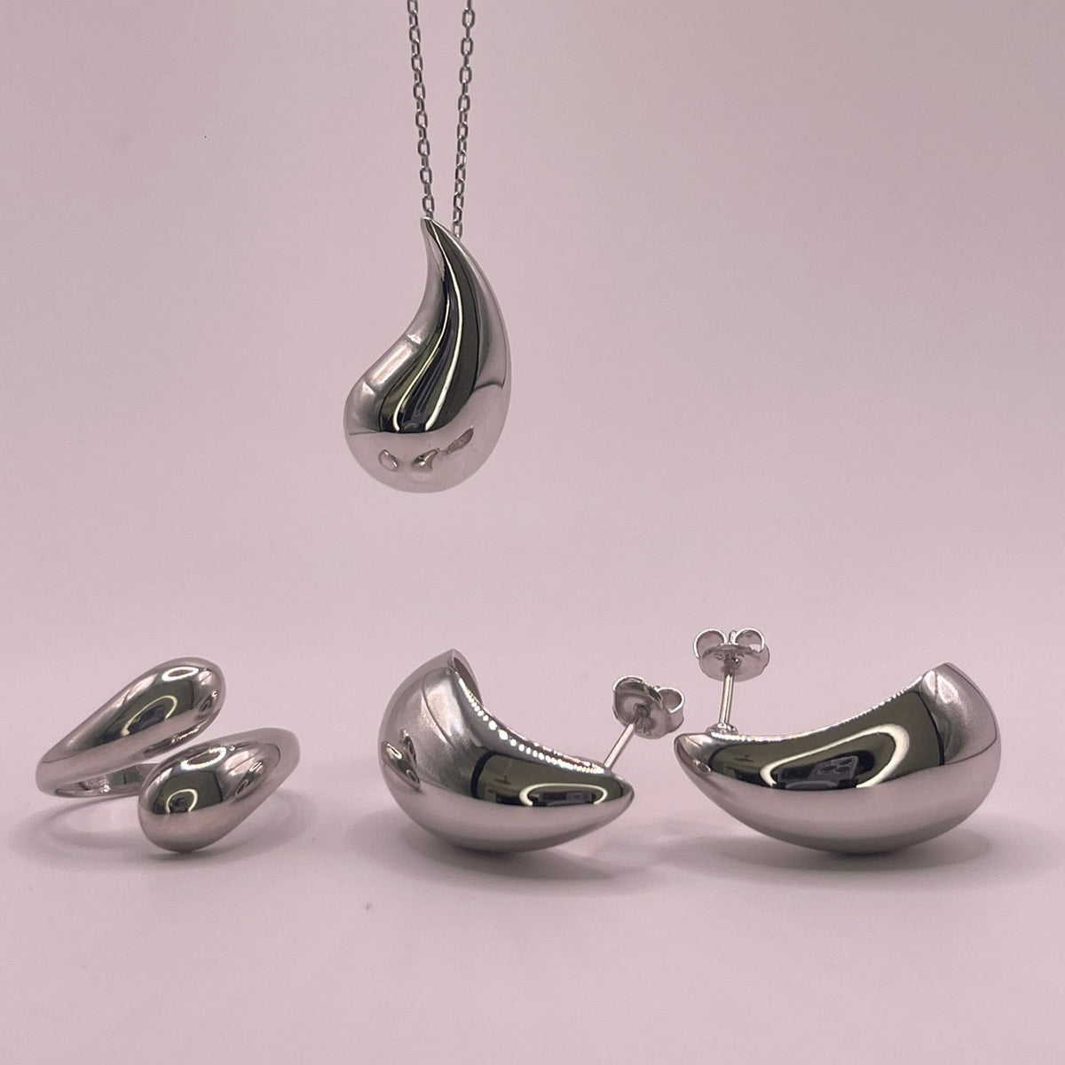 Set de bijoux au design organique et moderne