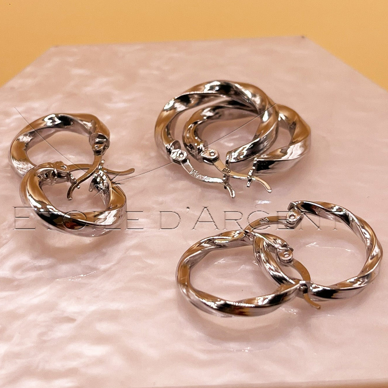 Créoles Torsadées en Argent 925: Un Design Intemporel