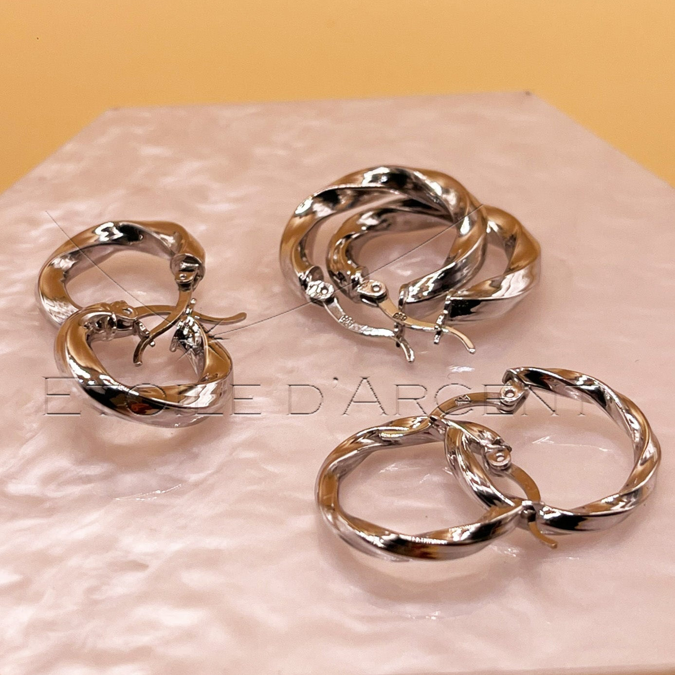 Créoles Torsadées en Argent 925: Un Design Intemporel