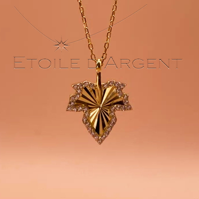 Pendentif Feuille d'Érable Étoile d'Argent: Rayonnement