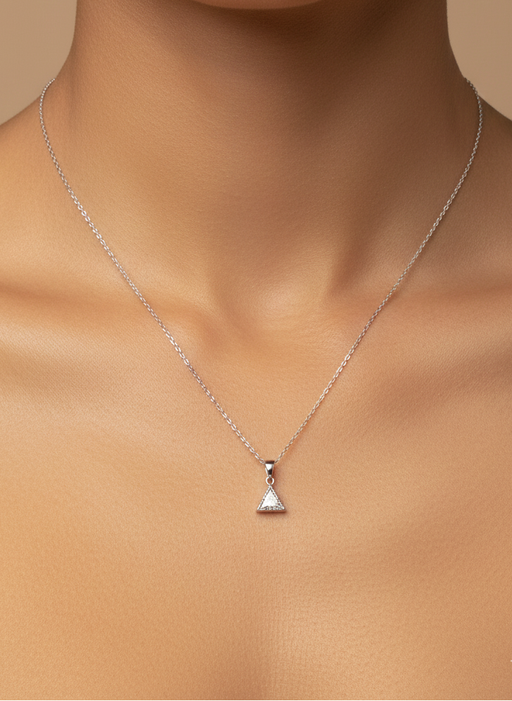 Pendentif Étoile d'Argent: Triangle de Lumière