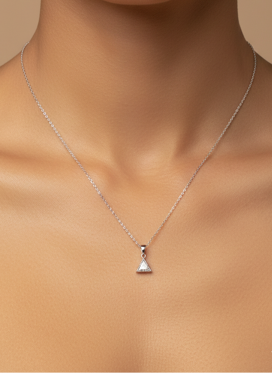 Pendentif Étoile d'Argent: Triangle de Lumière