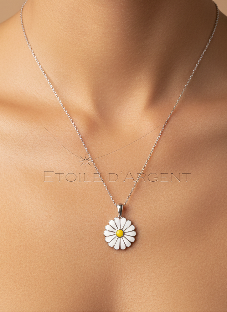 Pendentif Étoile d'Argent: Marguerite Lumineuse