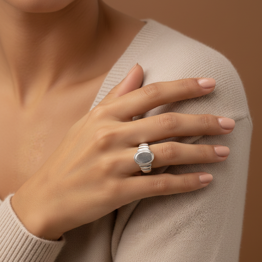 Bague en argent sterling élégante avec un design sculpté