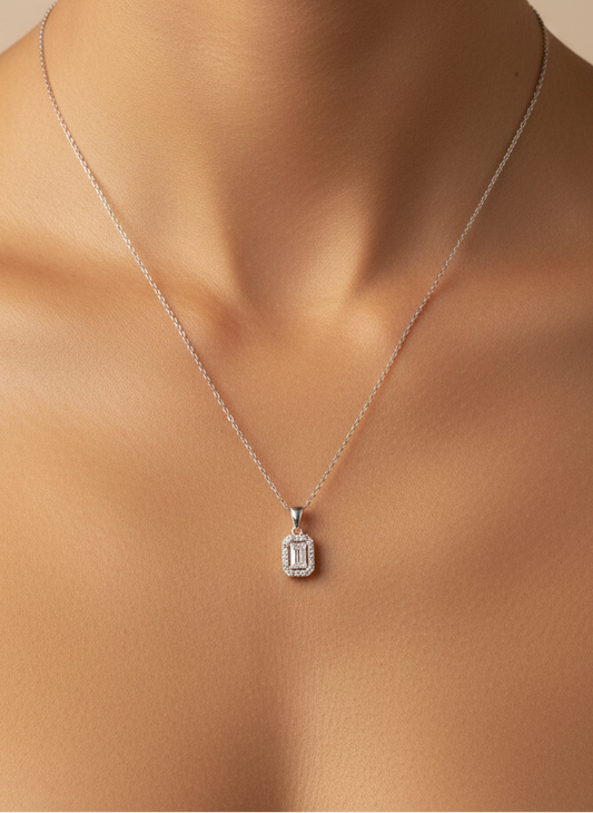 Pendentif Étoile d'Argent: Baguette Lumineuse