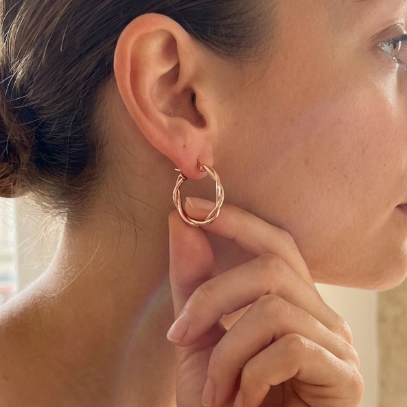 Boucles d'oreilles "Torsades d'argent élégantes"
