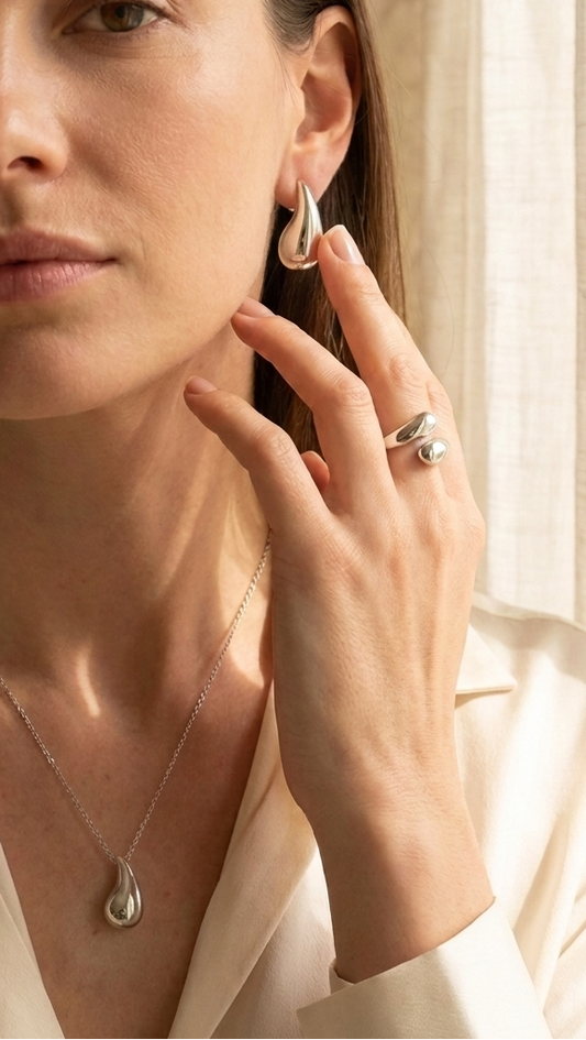 Set de bijoux au design organique et moderne